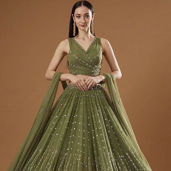 LEHNGA - Picture 1 of 7